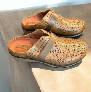 Leather clogs and Müller shoes